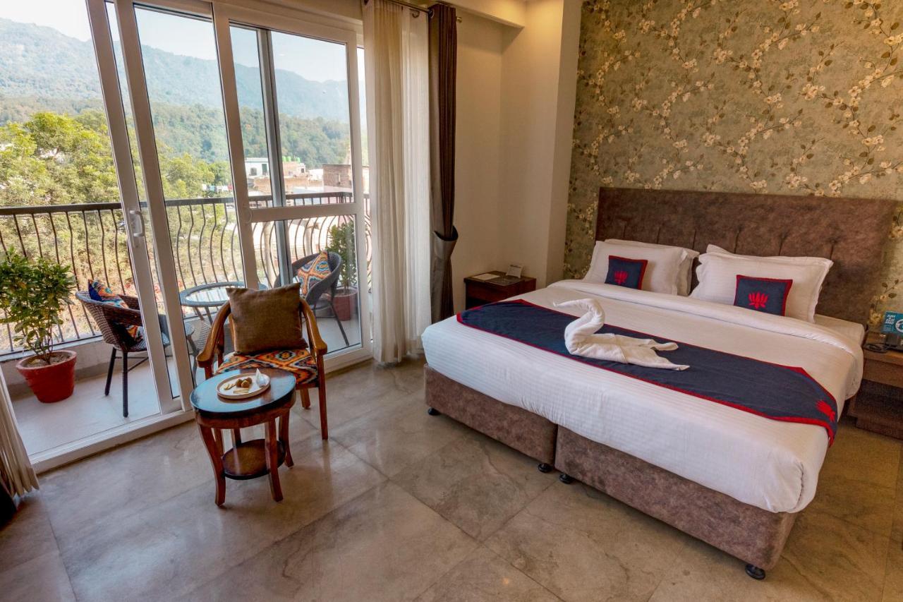 Holywater Hotel By Ganga Kinare #150 Mts From Ganga Ghat Rishīkesh Exteriör bild