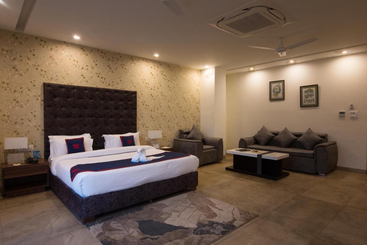 Holywater Hotel By Ganga Kinare #150 Mts From Ganga Ghat Rishīkesh Exteriör bild