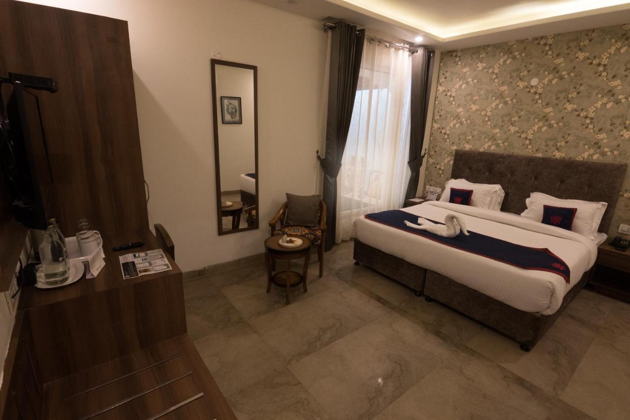 Holywater Hotel By Ganga Kinare #150 Mts From Ganga Ghat Rishīkesh Exteriör bild