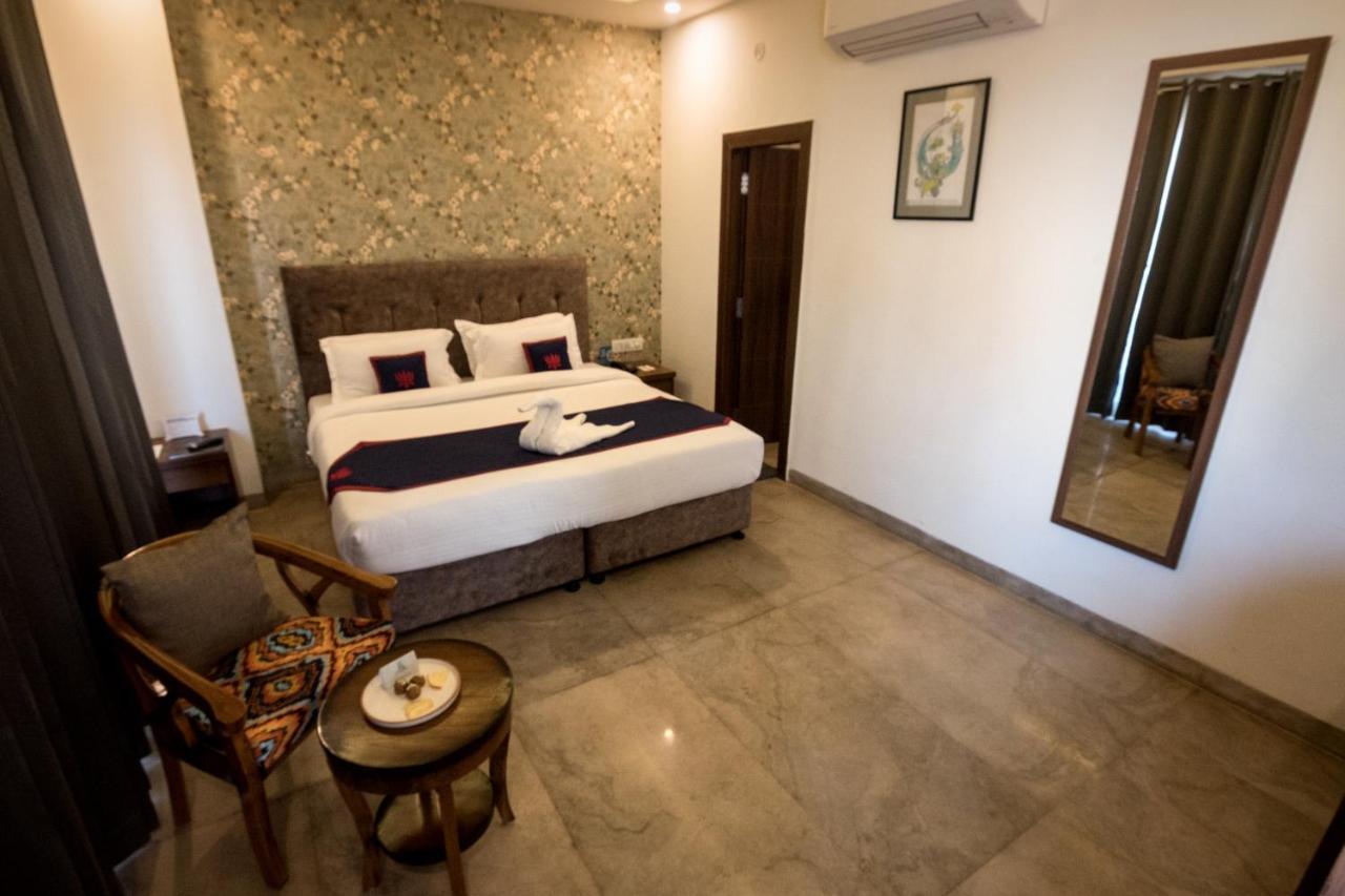 Holywater Hotel By Ganga Kinare #150 Mts From Ganga Ghat Rishīkesh Exteriör bild