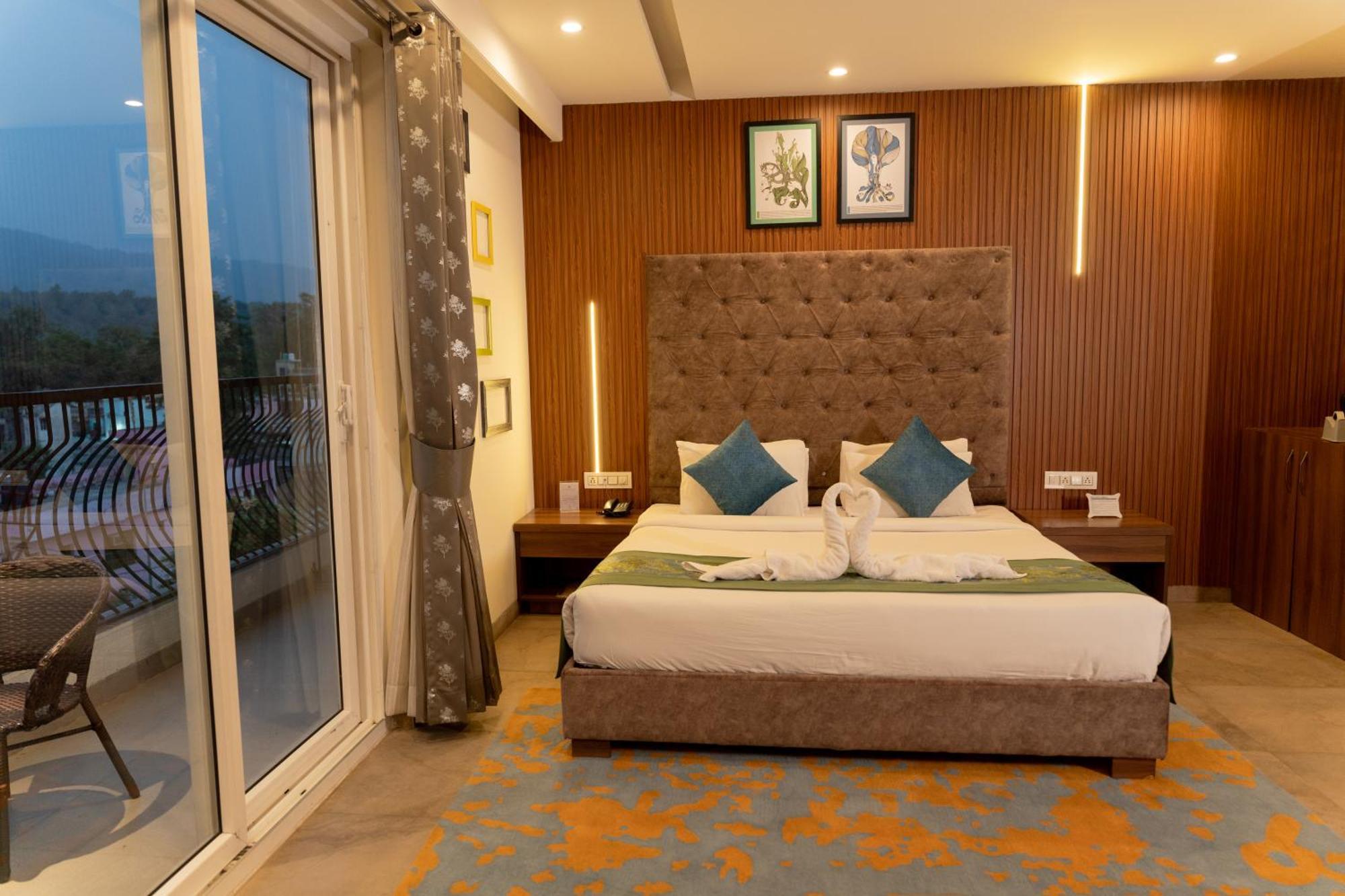Holywater Hotel By Ganga Kinare #150 Mts From Ganga Ghat Rishīkesh Exteriör bild