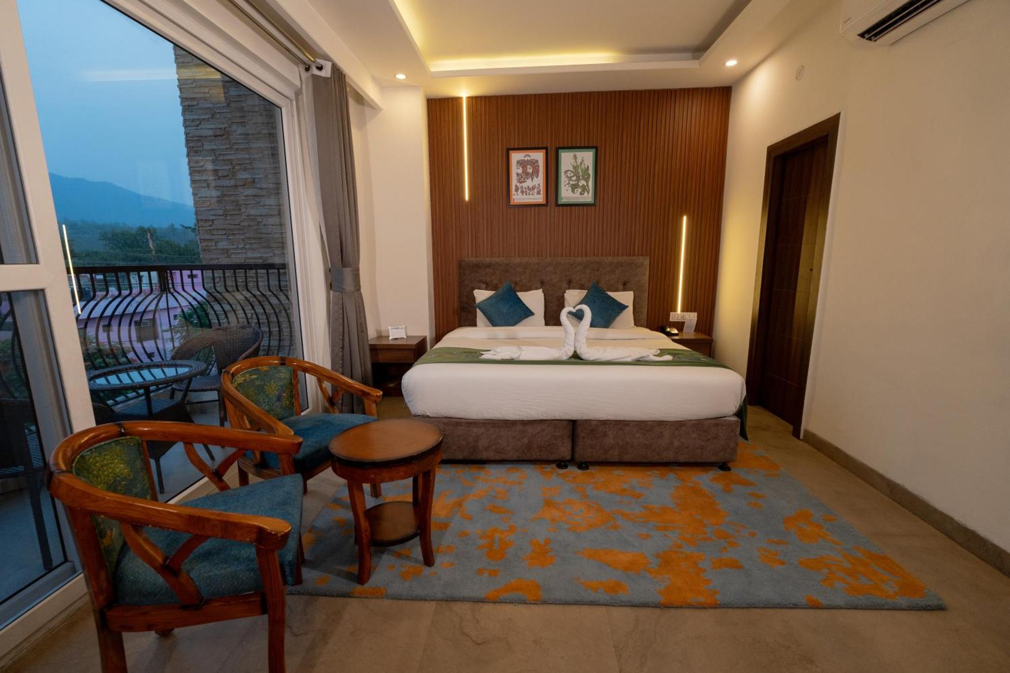 Holywater Hotel By Ganga Kinare #150 Mts From Ganga Ghat Rishīkesh Exteriör bild